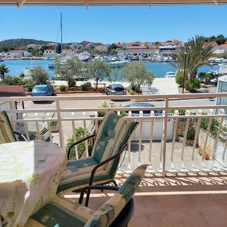Apartman Rebeka Jezera Dış mekan fotoğraf