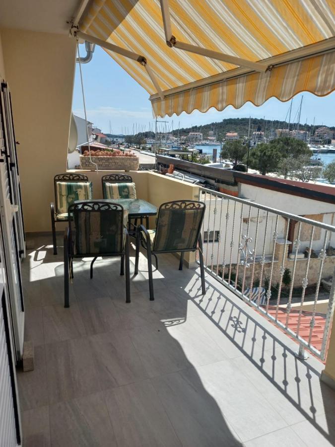 Apartman Rebeka Jezera Dış mekan fotoğraf